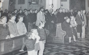 Le théologien assistant à une messe lors d'un rassemblement des amis de Communio dans les années 1980